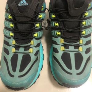 Adidas raven continental - Sköna löpskor för vinterväglag Felfria