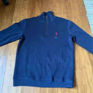 Blå polo Ralph laureen tröja  - En jätte fin tröja som är helt ny.