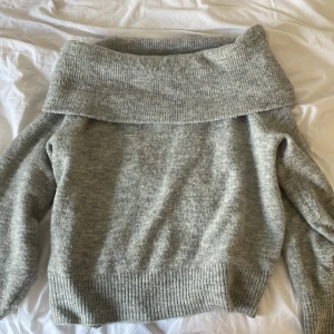 Stickad Off shoulder - Stickad off shoulder tröja från hm storlek  xs
