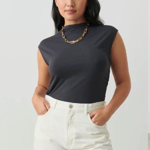 Soft touch funnel neck top från Gina tricot - En superfin topp från Gina tricot i storlek xs, använd Max 2 gånger❣️❣️