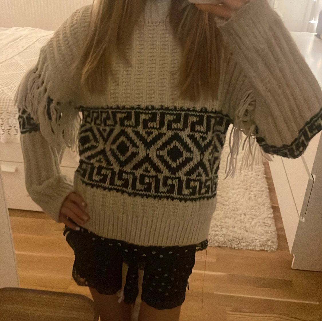 En jättefin tjock tröjafrån h&m till vintern! Använd ungefär 2-3 gånger i storlek XS - 90