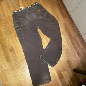 Carhartt work pants paint stained  Byxor 