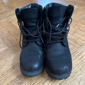 Timberland kängor - Säljer mina timberland kängor, knappt använda då dom är lite små för mig! Fint skick! 
