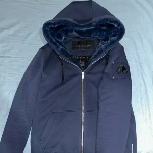 Classic Bunny  - Moose Knuckles Classic Bunny 3 i riktigt bra skick, inga defekter. Har digitalt kvitto och bara att höra av er om ni vill ha fler bilder. 