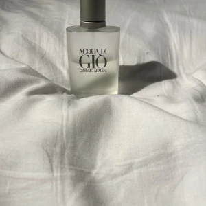 Parfym, acqua di gio - Tjena säljer en acqua di gio parfym. Nypris ca 900kr 