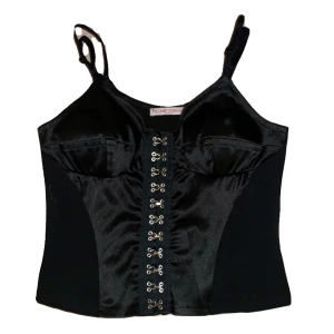 Topp - Super söt korsett top från Kartiks, använder inte så säljer därför, jättebra skick💕