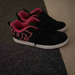 DC shoes  - Aldrig använt dom så dom är helt nya, kan diskutera priset 