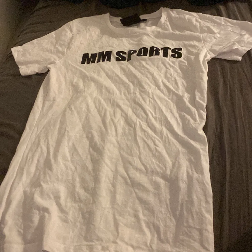 Hej säljer min mm sport  T-shirt pågrund av har en till likadan så vill bli av med denna 10/10 har inte använt. . T-shirts.