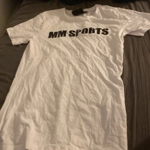 Mm sport T-shirt - Hej säljer min mm sport  T-shirt pågrund av har en till likadan så vill bli av med denna 10/10 har inte använt. 