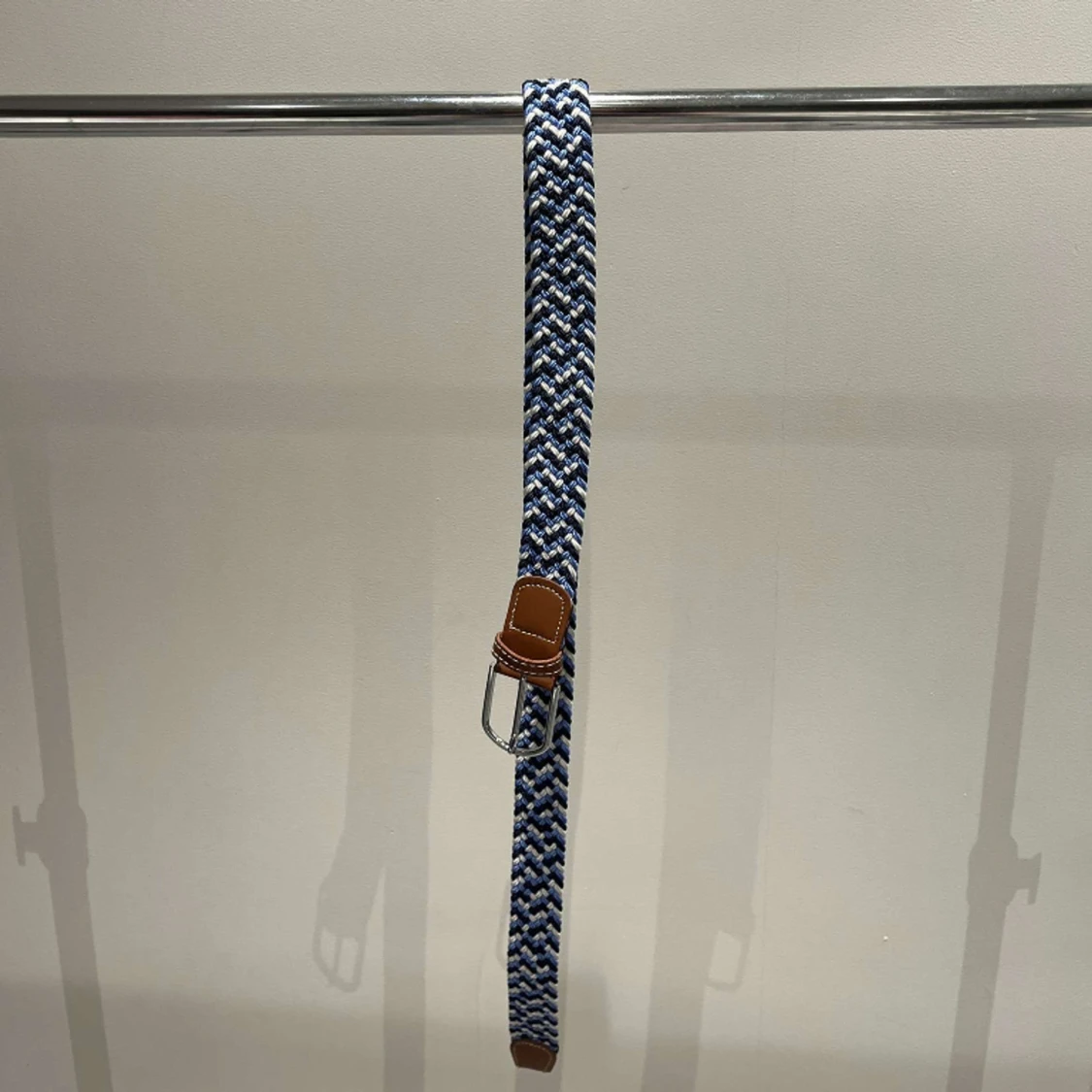 Stilrent bälte i ”Navy & Blue & White”