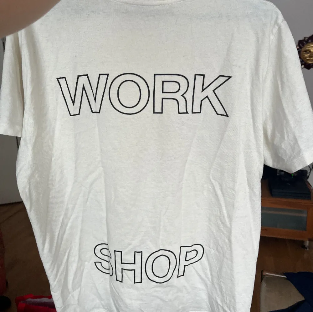 Our legacy Workshop Tshirt Storlek 46, vilket är S/M, kan mötas upp och frakta . T-shirts.