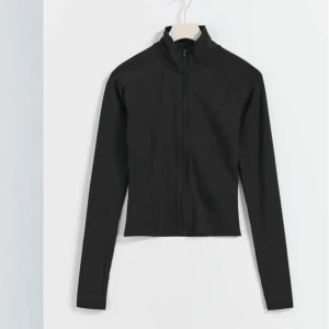 Lululemon dupe  - Gina tricot träningsjacka, lik lululemon jackan. Skriv för fler bilder 💕använd fåtal gånger. Ordinarie pris 349