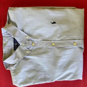 Blå Ralph Lauren skjorta                                                       Skick 10/10                                                                          Nypris : 1200