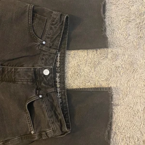 Svarta jeans  - Snygga svarta jeans. Priset kan diskuteras vid snabb affär🩷
