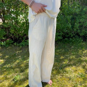 Linnebyxor  - Jättefina linnebyxor i en beige , stl xs 💞 tunna och sköna nu i sommar🤍