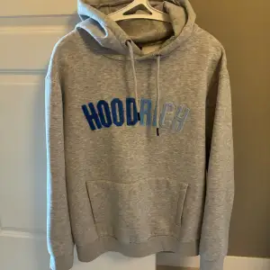 Hoodrich hoodie i storlek L. Använd fåtal gånger. 
