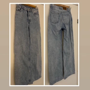 Monki jeans w24 - W24. 100 % bomull. Ljusblå. Stentvätt. XXS