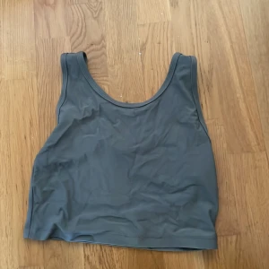 Sommar topp  - En grå topp från bikbok 