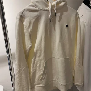 Morris Hoodie  - Säljer än Morris Hoodie då den var för liten på mig. Sicket är väldigt bra inga skador!