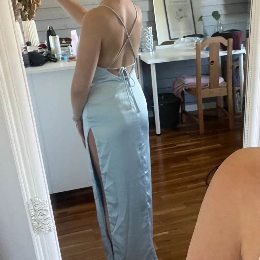Superfin balklänning som tyvärr aldrig kom till användning. Jag är 157cm. Storlek xxs men passar xs.💗. Mekot.