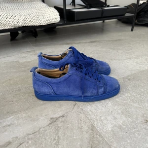 Christian Louboutin  - Christian Louboutin louis junior  Storlek: 40 fits 41 Skick: 8/10  Pris: 2999:-  Skriv pm för mer information 
