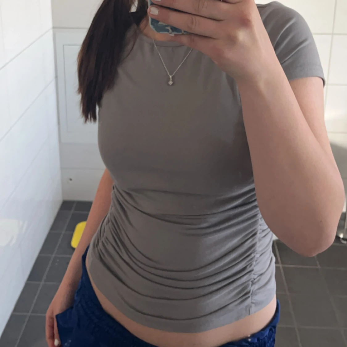 Grå fitted t-shirt - 3