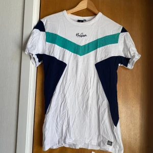 T-shirt  -  Jättefint skick, perfekt sommartröja 