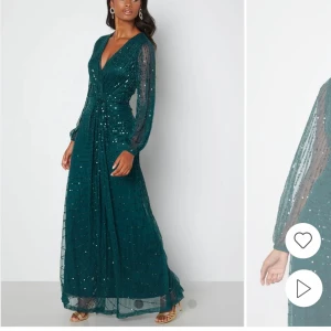 Klänning - Jättebra skick, använts en gång. Köptes för 1999 kr på bubbleroom.