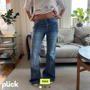 Bootcut jeans - Tror att jag vill sälja dessa jeans men inte helt säker då jag gillar dom väldigt mycket💛dom är i perfekt skick och passar xs/s och någon som är ca 170💛vet inte märket