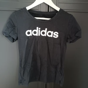 Adidas tröja - Svart Adidas tröja. Bra kvalitet 