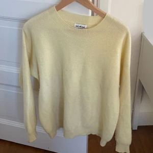 Soft Goat Tröja - Nypris: 2600 kr Mycket bra skick! Storlek: L (kan passa M) 100% Kashmir