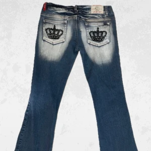 INTRESSEKOLL! Crazy age jeans  - INTRESSEKOLL på dessa lowrise bootcut crazy age jeans som var för korta, strl S se mått: midja: ca 39cm, innerben: 72cm ytterben: 93cm! Benbredd: 21cm Inga defekter, kontakta mig vid intresse kan gå ned i pris 🩷