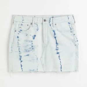 Jeans kjol - Jeanskjol från H&M, aldrig använd och har prislapp på. Storlek S.