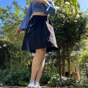 Lianox Maxi skirt med ficka - Köpt från lianox för några år sen, liten i midjan, använd typ en eller två gånger! 