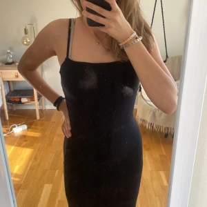 Kort svart klänning - Kort svart klänning använd ca 2 - 3 gånger