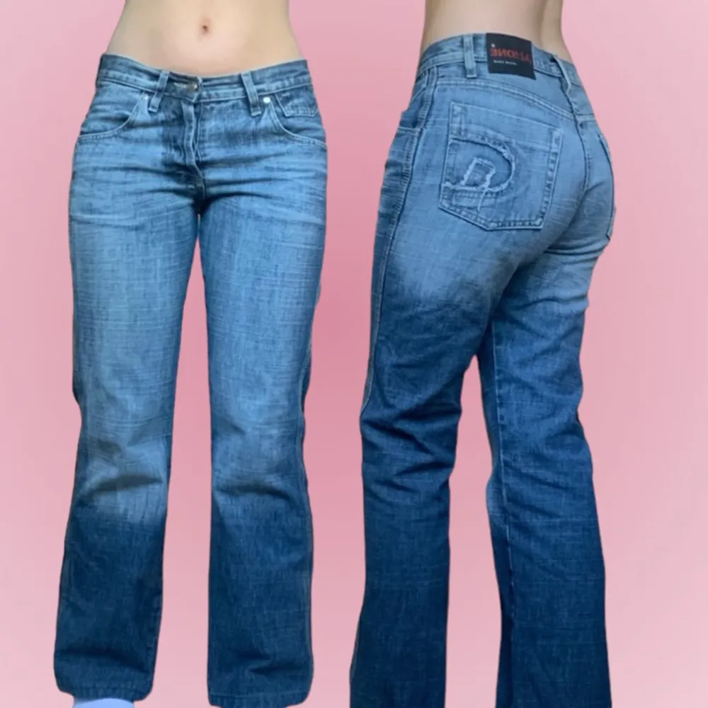 super fina och bekväma vintage jeans med unika fickor från ”Zone jeans wear”. fint skick, Inge defekter. Mått: hela byxans längd 97cm, innerbenslängd 74, 37cm tvärsöver midjan, tips är att mäta på er par jeans som passar dig bra💗 skriv vid frågor :). Jeans & Byxor.