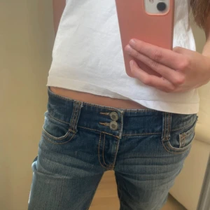 Snygga jeans - Snygga jeans i bra skick från Colours of the world. Med låg midja ❤️❤️