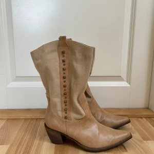 Cowboyboots - Oanvända! Gott skick. Strl. 38. True to siza