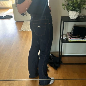Jeans med fickor  - Säljer denna populära jeans från lager 157 Storlek S
