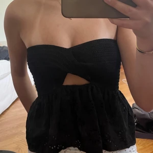 Topp från zara  - Svart söt topp från zara. Använde några gånger för 2 år sedan men har inte använt sedan dess :) 