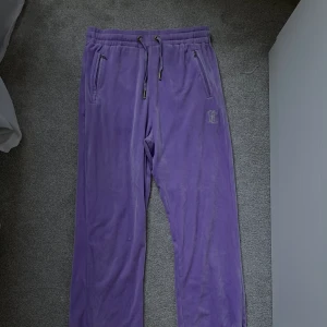 Juicy  - Ett par byxor i storlek 36. 