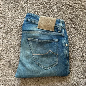 Jacob cohen jeans - Jacob Cohen jeans i bra skick, Storlek 30 i midjan, längden på jeansen är 101cm. Kom privat för fler bilder. 