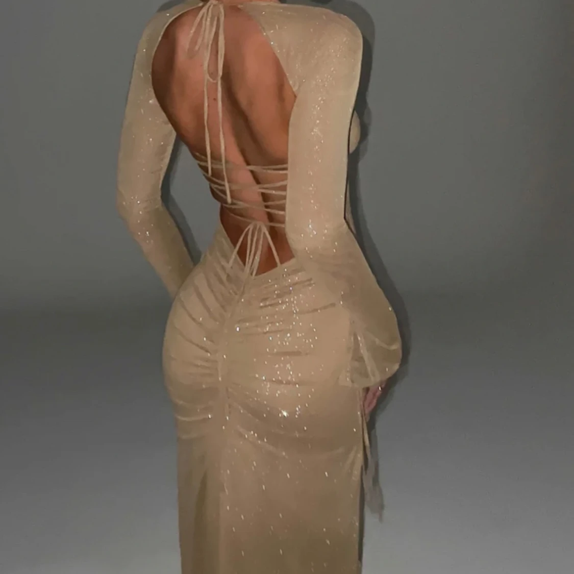 Säljer oanvänd festklänning strlk S - 90