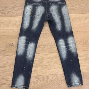 Dsquared2 byxor blå - Blåa dsquared2 byxor storlek 42. Large