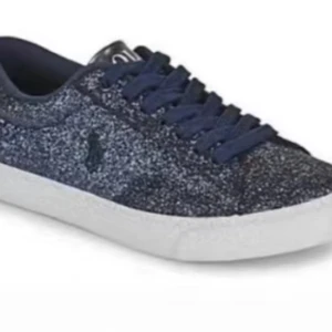 Söker Raulph lauren skorna! - Söker i storlek 35 och de ska helst vara i bra skick.