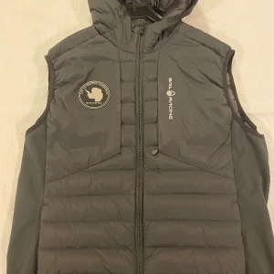 Sail racing väst - Säljer min feta sail racing väst då jag inte använder den mer! Skriv vid funderingar!