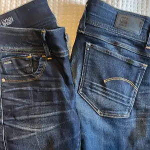 3 par blåa jeans. Ett par 3301 25/30, ett par Lynn mid skinny 27/30 oanvända, ett par Lynn mid skinny 27/30 obetydligt använda 500kr för 3301, 600kr/par för Lynn 