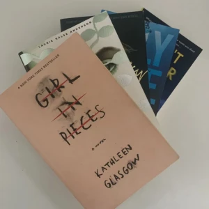 olika böcker - ❗️november 9, dont let her stay & ugly love är sålda❗️ Säljer varje bok för 75kr styck, om du köper fler = billigare 😊💗 Köparen betalar för frakt 📦 Kom privat om ni är intresserade, kan även skicka fler och närmare bilder på böckerna 🥰