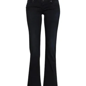 Svarta ltb jeans - Säljer dessa jättefina ltb jeans i stl 24/32. De kommer tyvärr inte till användning då det är för långa för mig. Kan gå ner i pris vid snabb affär! 💞