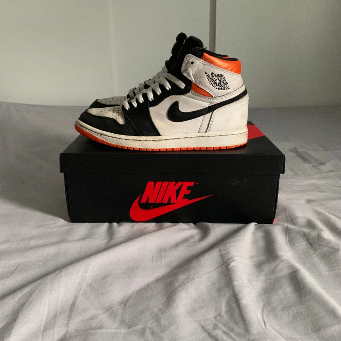 Air Jordan 1 electro orange